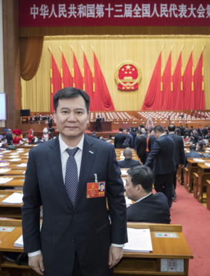 政府工作报告53次提及，张近东评价智慧点无人共享商店 零售新浪潮的智慧灯塔