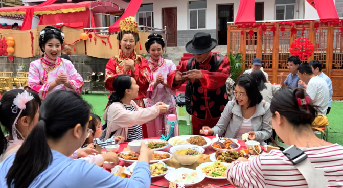 佛坪 智慧点无人共享商店激发夏日消费经济，旅游产品持续丰富